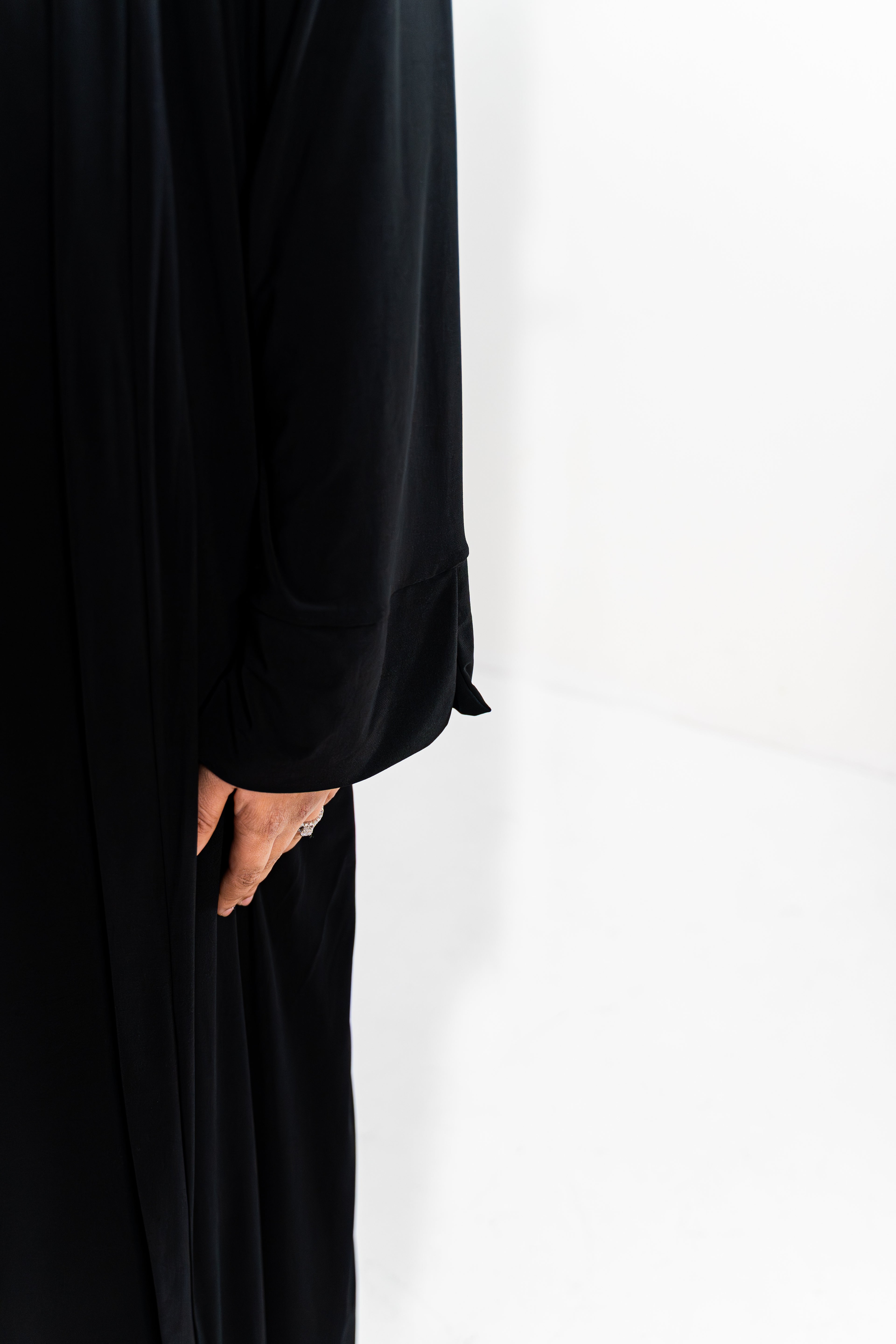 Essentials Abaya (Charcoal Black)